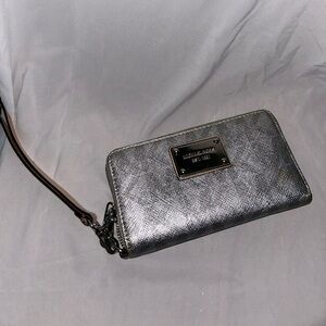 Never been worn Michael Kors Silver Metallic wallet. Matching purse on my page!